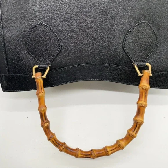 Vintage Gucci Bamboo Black Leather HandBag “Diana bag” inside is clean - Picture 8 of 17